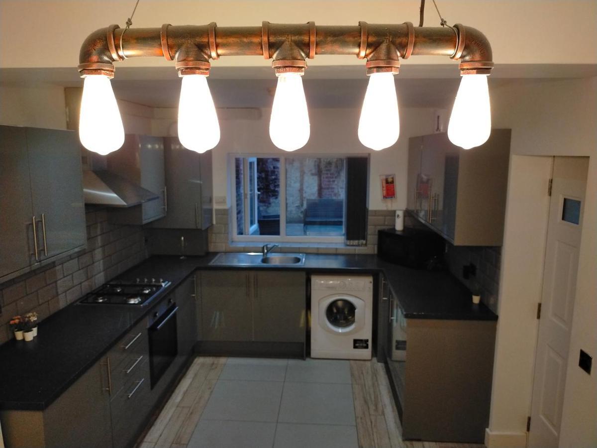 4 Bed Entire House - Heart Of The City - Near Sufc เชฟฟิลด์ ภายนอก รูปภาพ